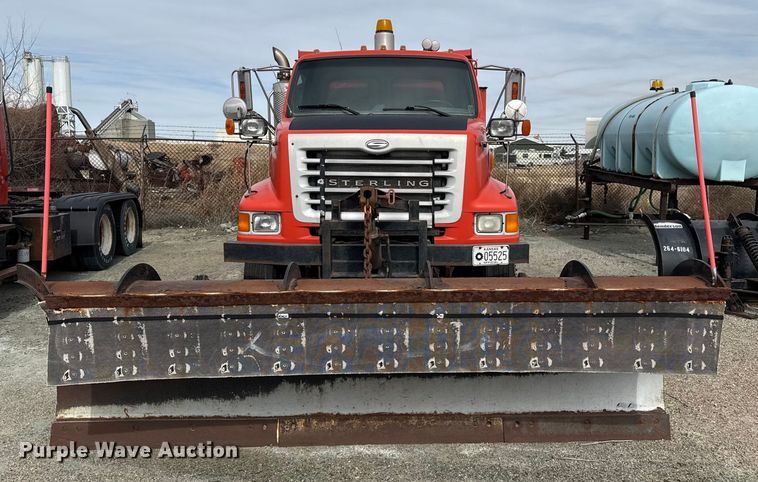 image for item EP2977 2003 Sterling 7500 dump truck