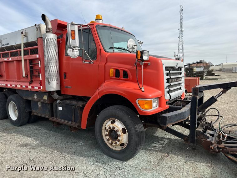 image for item EP2977 2003 Sterling 7500 dump truck