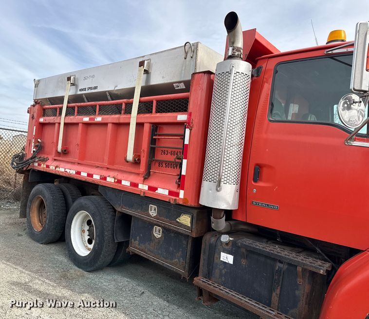 image for item EP2977 2003 Sterling 7500 dump truck