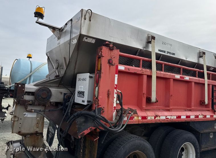 image for item EP2977 2003 Sterling 7500 dump truck