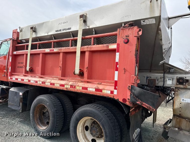 image for item EP2977 2003 Sterling 7500 dump truck