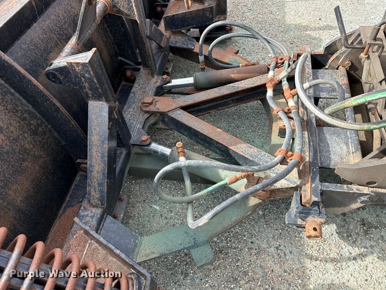 image for item EP2977 2003 Sterling 7500 dump truck