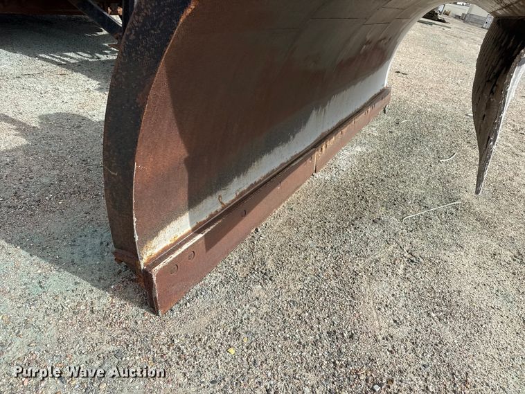 image for item EP2977 2003 Sterling 7500 dump truck