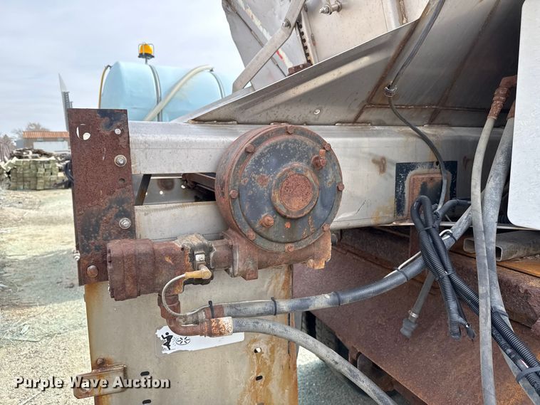 image for item EP2977 2003 Sterling 7500 dump truck