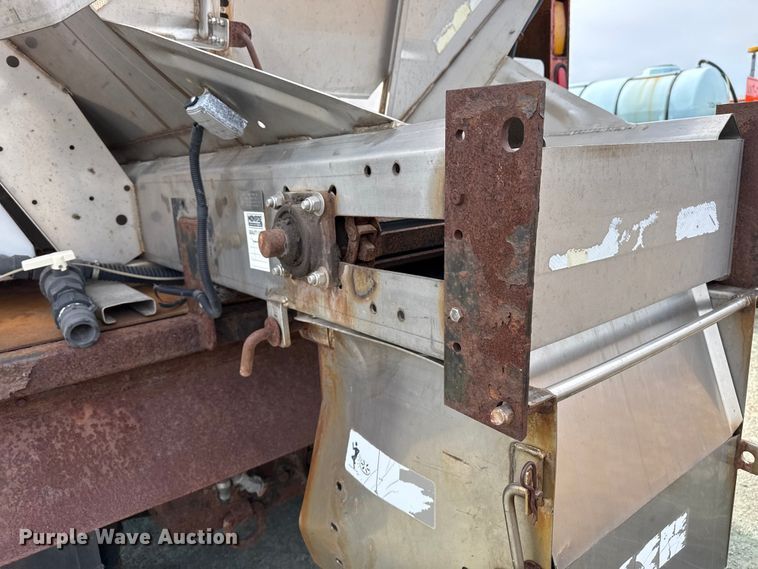 image for item EP2977 2003 Sterling 7500 dump truck