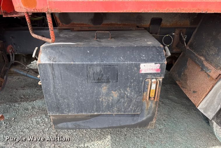 image for item EP2977 2003 Sterling 7500 dump truck