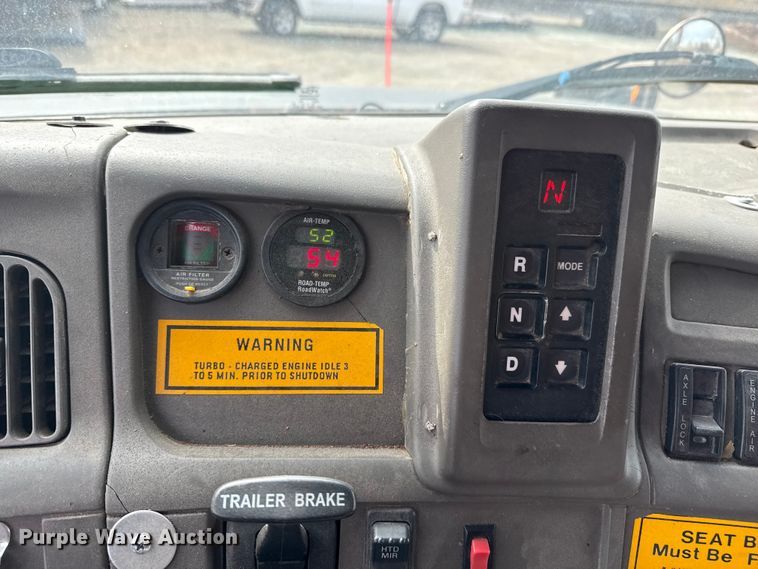 image for item EP2977 2003 Sterling 7500 dump truck