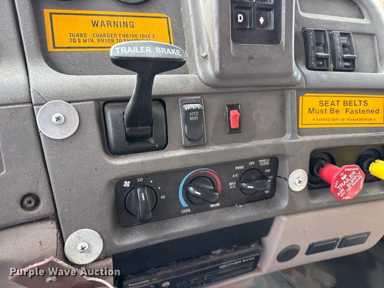 image for item EP2977 2003 Sterling 7500 dump truck