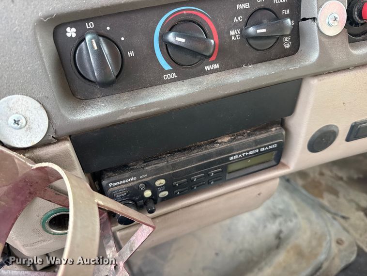 image for item EP2977 2003 Sterling 7500 dump truck