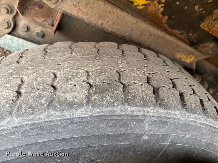 image for item EP2977 2003 Sterling 7500 dump truck