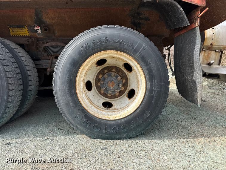 image for item EP2977 2003 Sterling 7500 dump truck