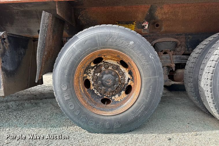 image for item EP2977 2003 Sterling 7500 dump truck