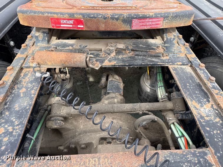 image for item EP2978 1999 Sterling semi truck