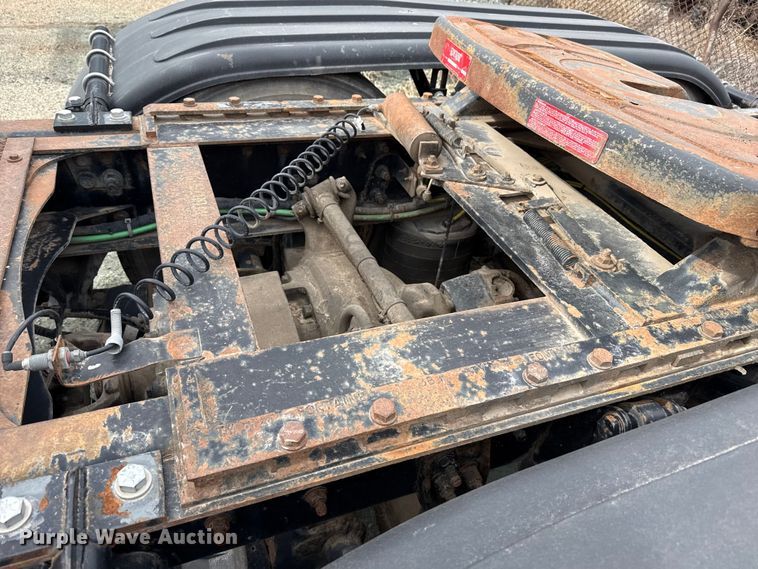 image for item EP2978 1999 Sterling semi truck