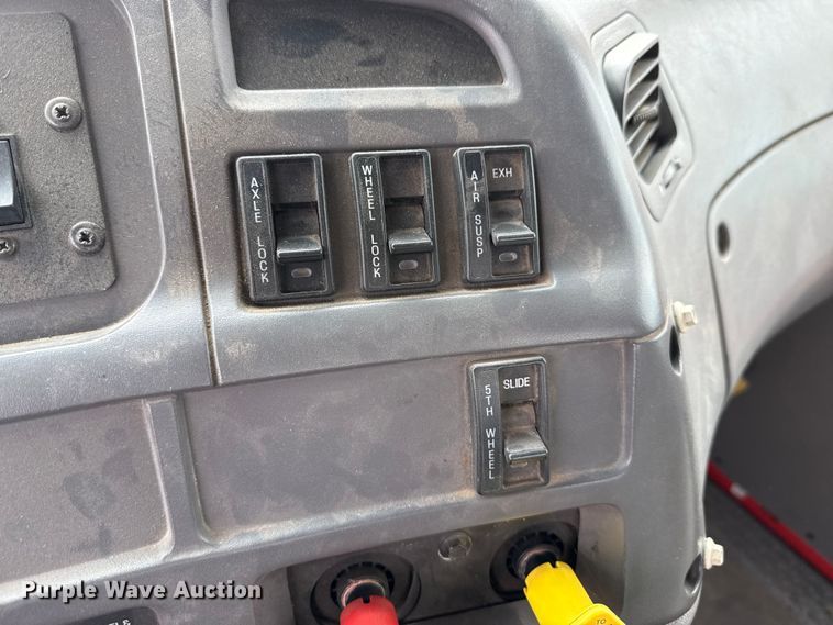 image for item EP2978 1999 Sterling semi truck