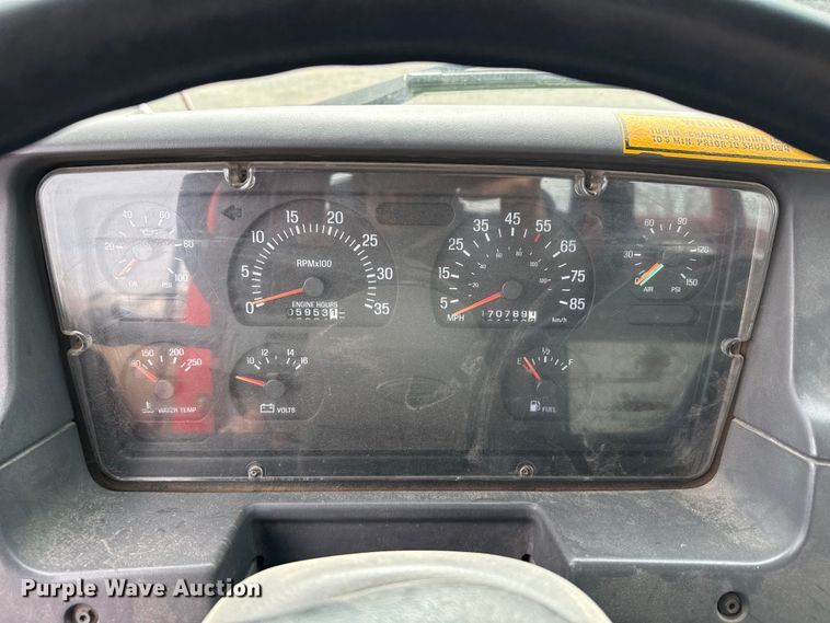 image for item EP2978 1999 Sterling semi truck