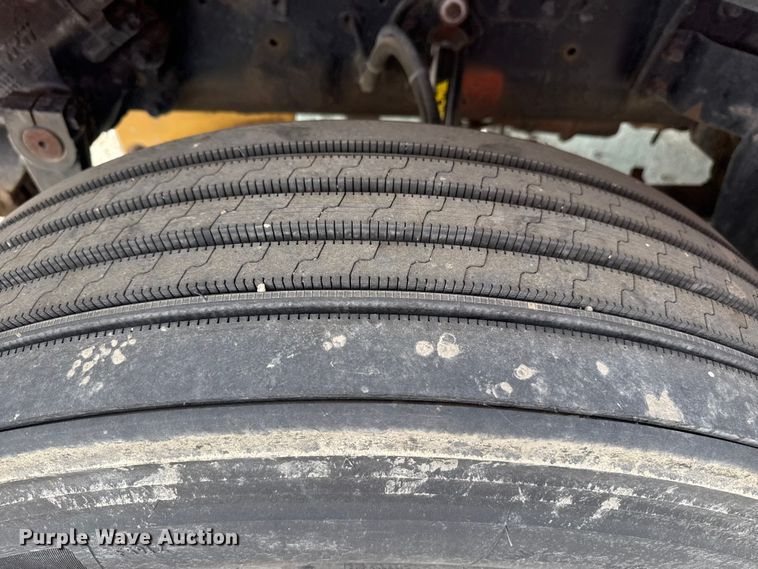 image for item EP2978 1999 Sterling semi truck