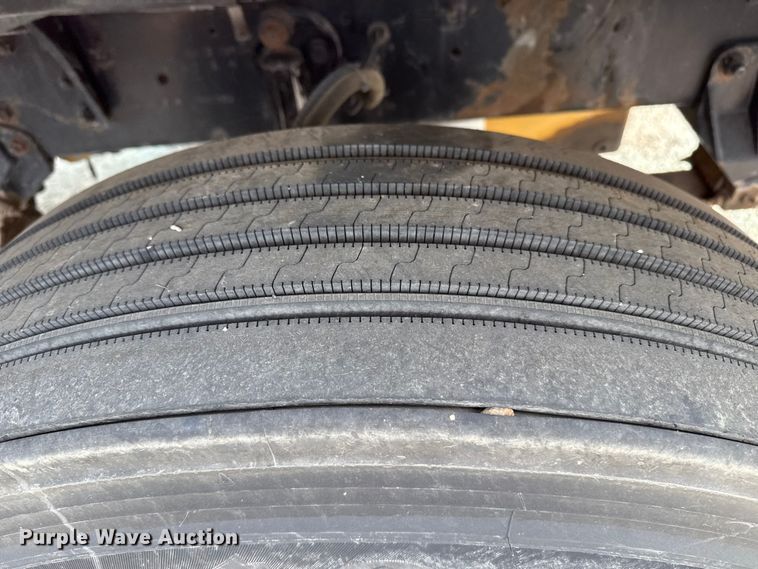 image for item EP2978 1999 Sterling semi truck