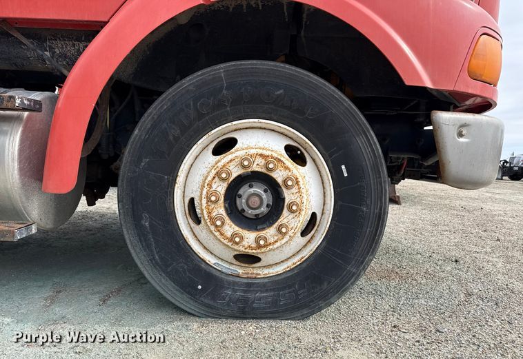 image for item EP2978 1999 Sterling semi truck