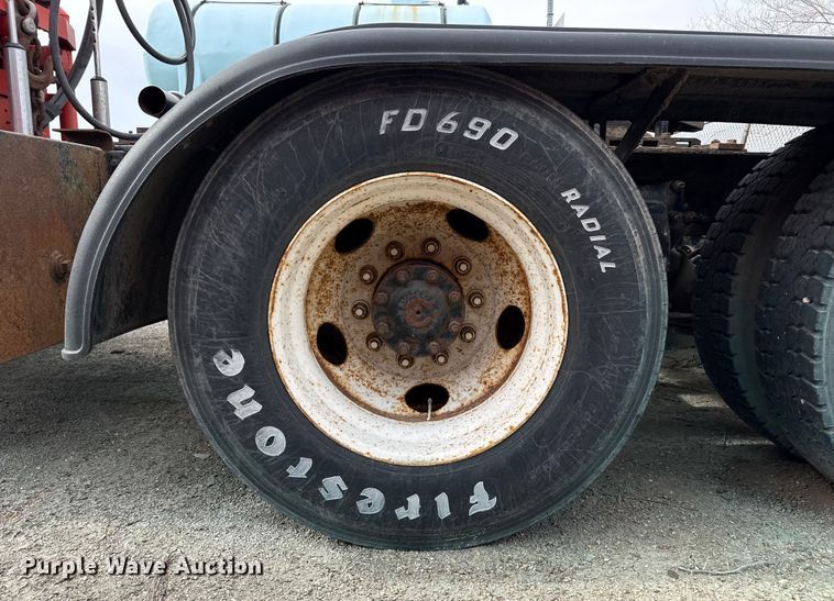 image for item EP2978 1999 Sterling semi truck