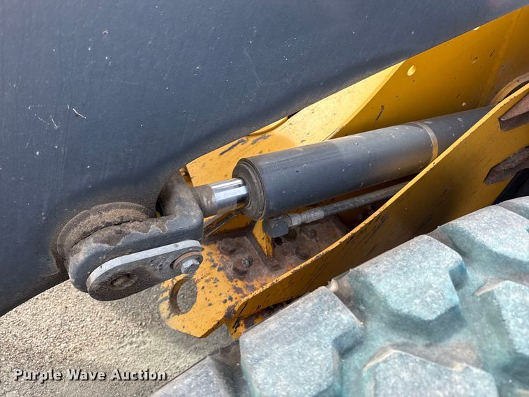 image for item EP2980 2006 John Deere 444J wheel loader