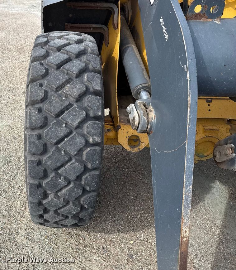 image for item EP2980 2006 John Deere 444J wheel loader