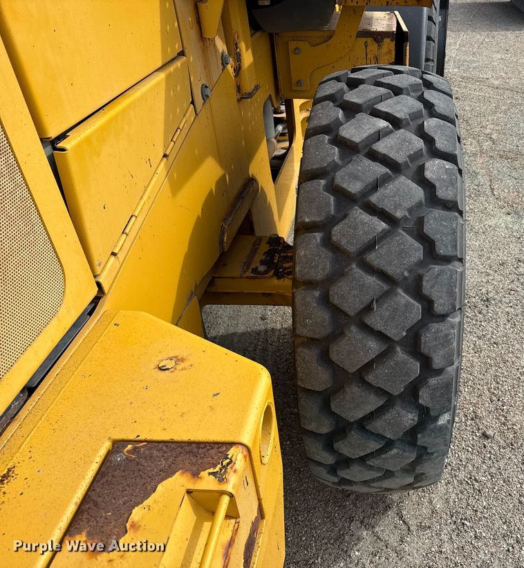 image for item EP2980 2006 John Deere 444J wheel loader