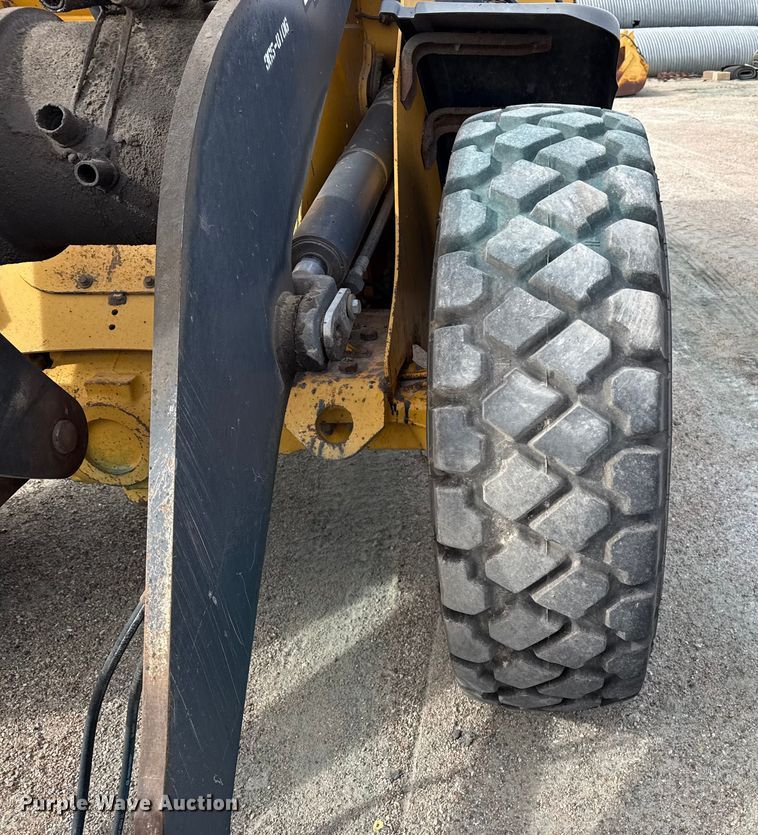 image for item EP2980 2006 John Deere 444J wheel loader