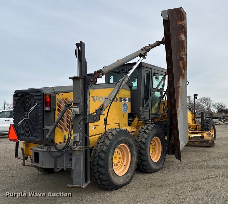 image for item EP2981 2003 Volvo G720B motor grader