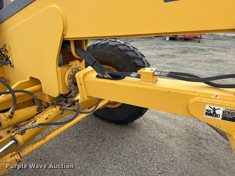 image for item EP2981 2003 Volvo G720B motor grader