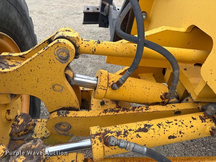 image for item EP2981 2003 Volvo G720B motor grader