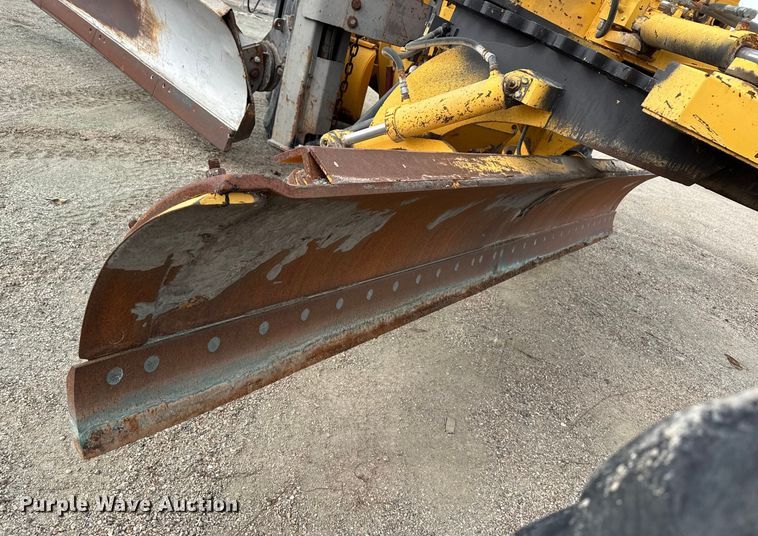 image for item EP2981 2003 Volvo G720B motor grader