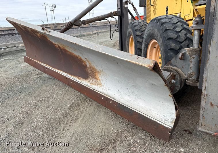 image for item EP2981 2003 Volvo G720B motor grader