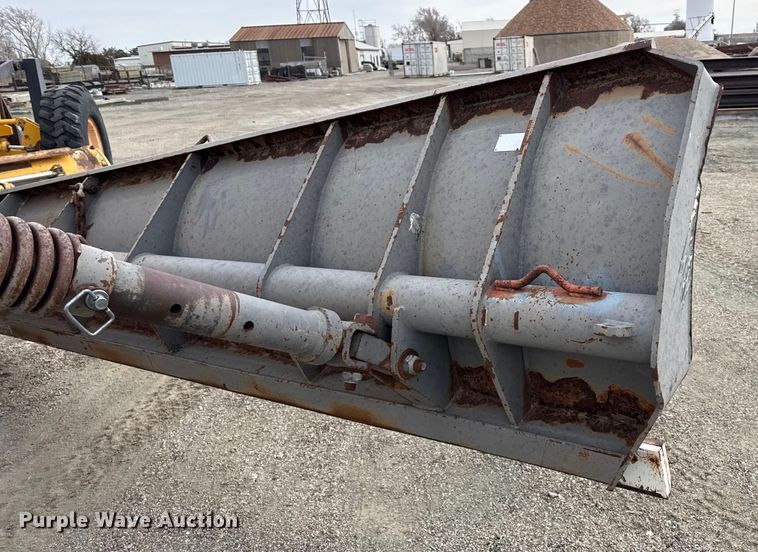 image for item EP2981 2003 Volvo G720B motor grader