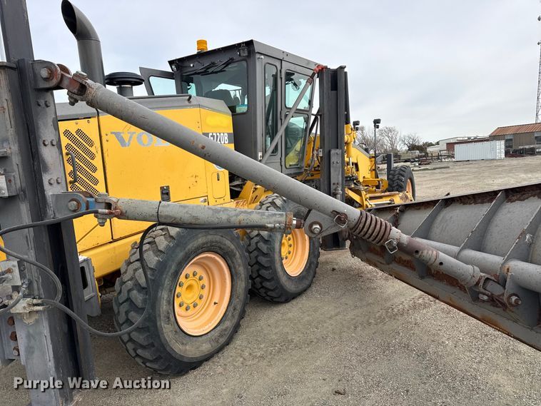 image for item EP2981 2003 Volvo G720B motor grader