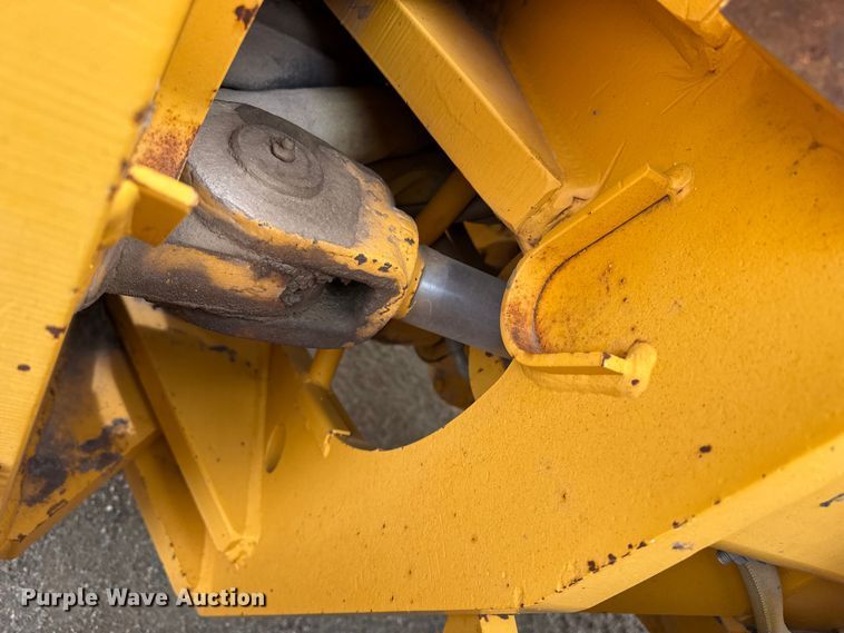 image for item EP2981 2003 Volvo G720B motor grader