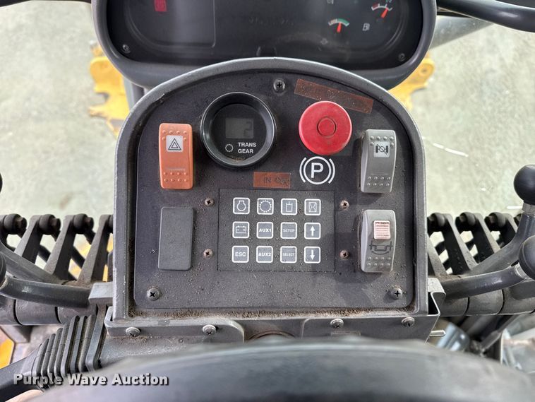 image for item EP2981 2003 Volvo G720B motor grader