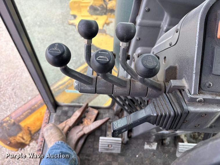 image for item EP2981 2003 Volvo G720B motor grader