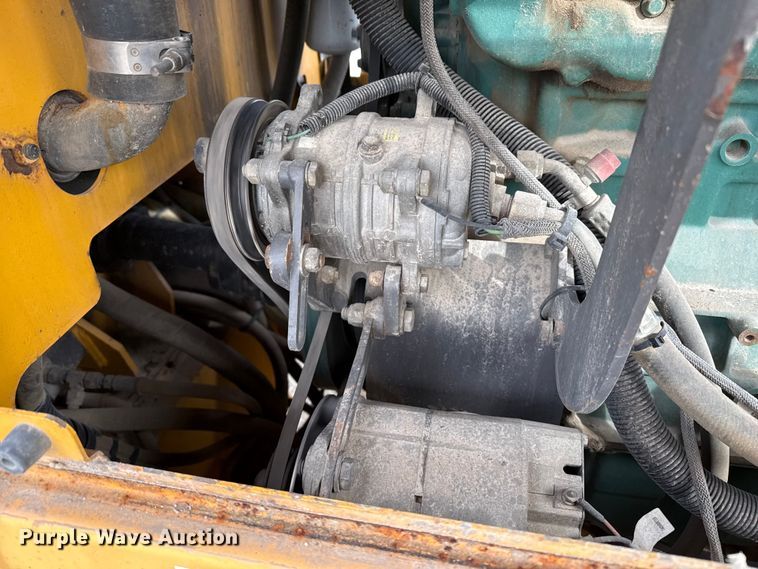 image for item EP2981 2003 Volvo G720B motor grader