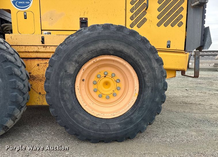 image for item EP2981 2003 Volvo G720B motor grader