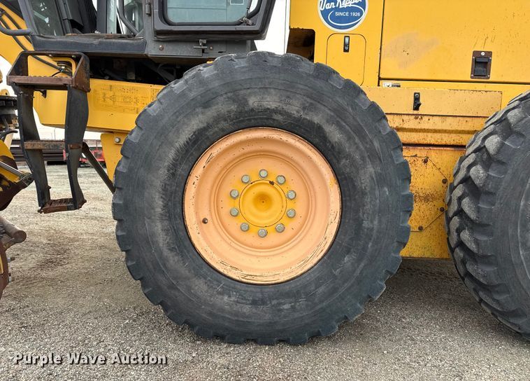 image for item EP2981 2003 Volvo G720B motor grader