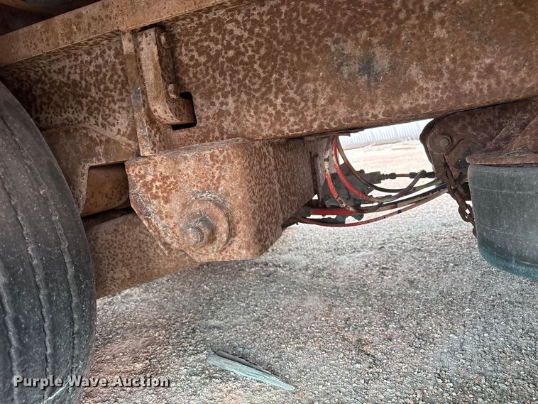 image for item EP2982 1999 Trail King TK110SA-533 drop deck trailer