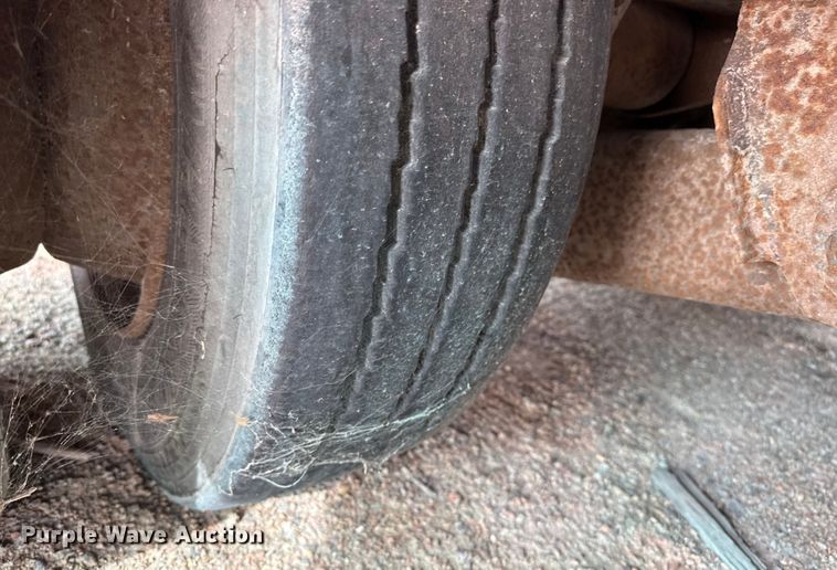 image for item EP2982 1999 Trail King TK110SA-533 drop deck trailer