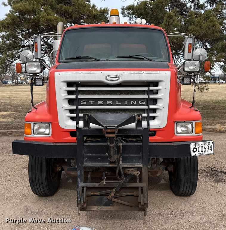 image for item EP2983 2003 Sterling 7500 dump truck