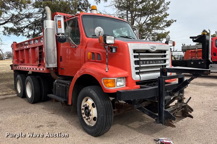 image for item EP2983 2003 Sterling 7500 dump truck