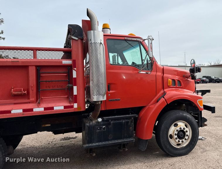 image for item EP2983 2003 Sterling 7500 dump truck