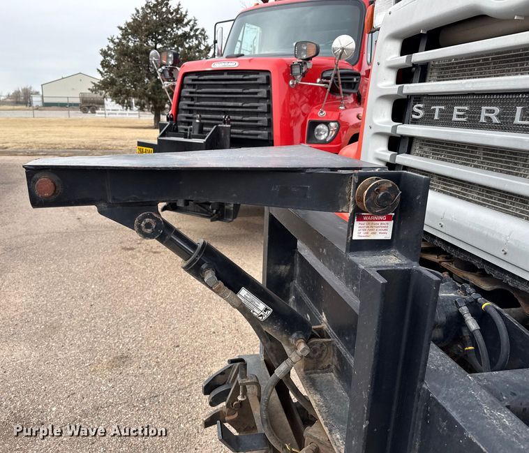 image for item EP2983 2003 Sterling 7500 dump truck