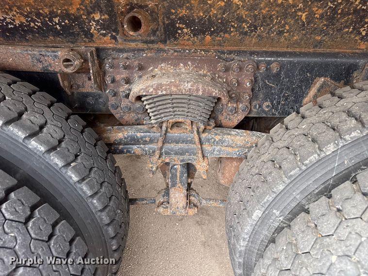 image for item EP2983 2003 Sterling 7500 dump truck