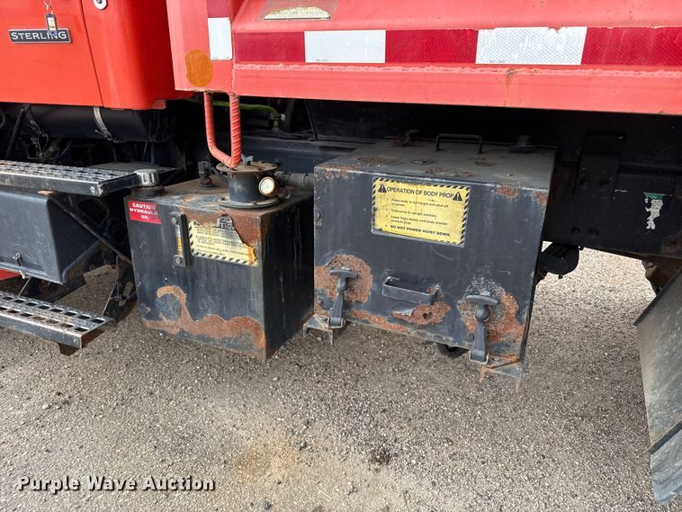 image for item EP2983 2003 Sterling 7500 dump truck