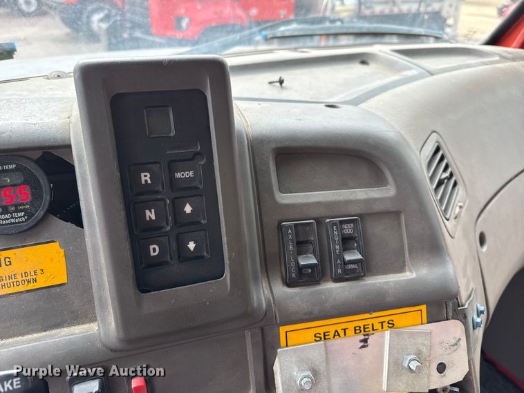 image for item EP2983 2003 Sterling 7500 dump truck